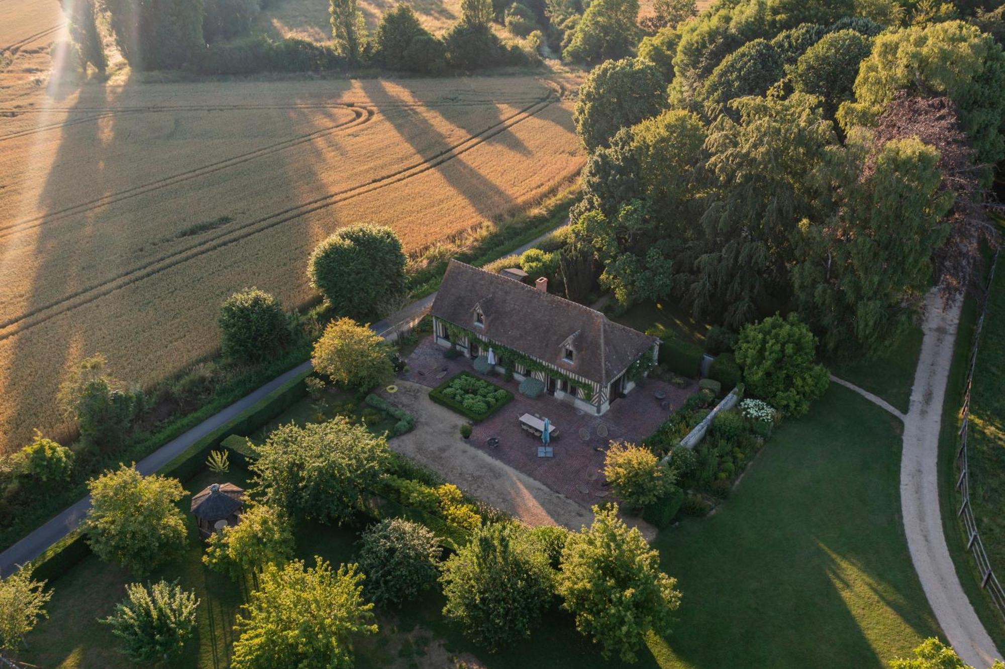 Maison "Jardin Gaillard" Bieville-en-Auge Exterior photo